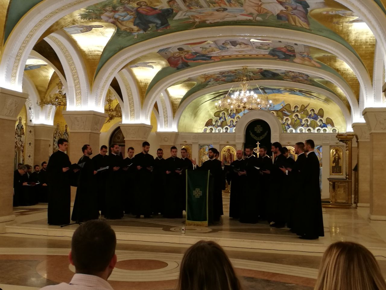 Хор Православног богословског факултета у крипти Храма Светог Саве у Београду